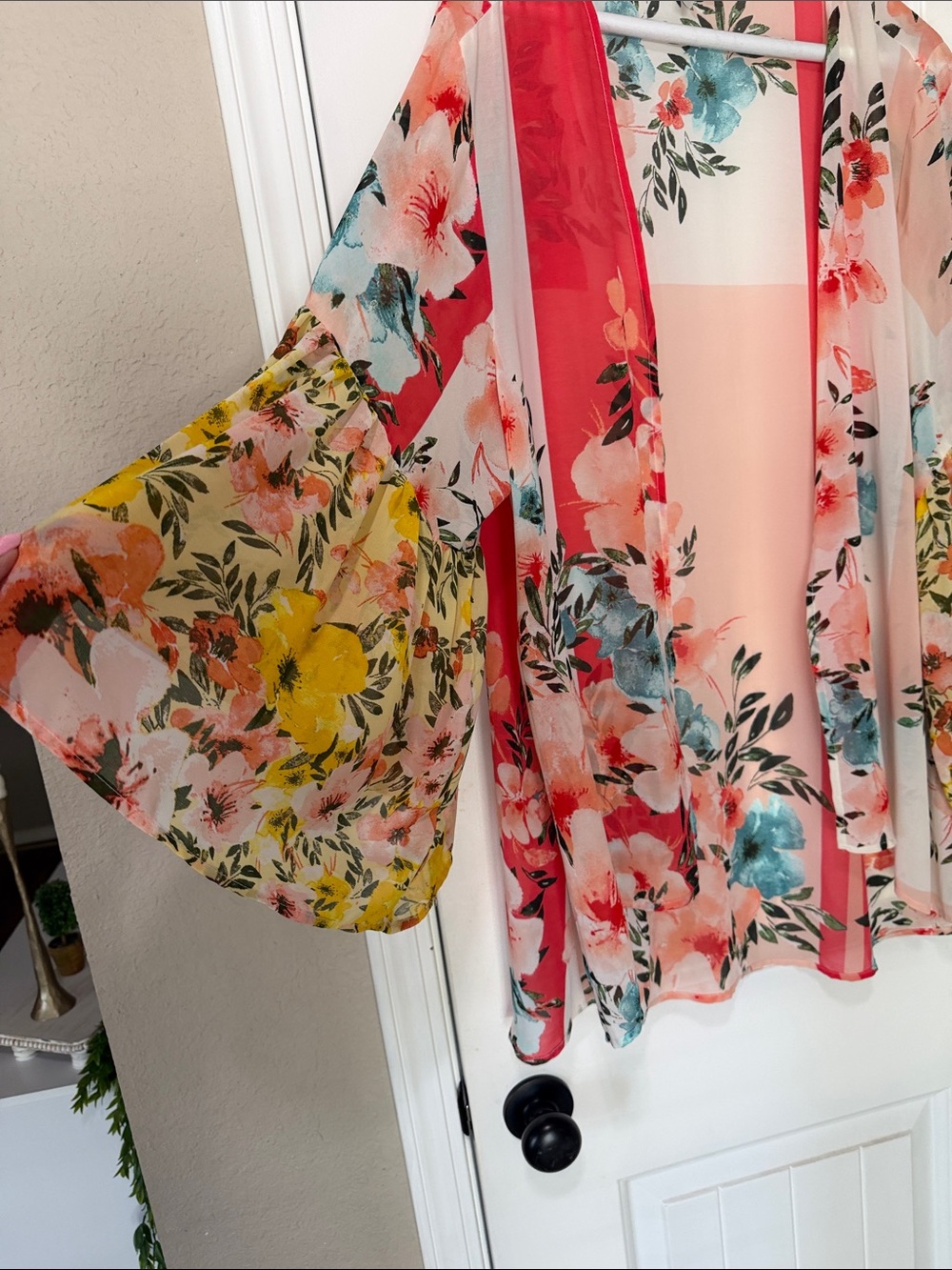 Floral Multi-Color Sheer Kimono Jacket - Women's - Picture 2 of 3
